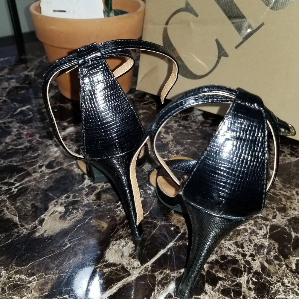 High Heels - Picture 3 of 4